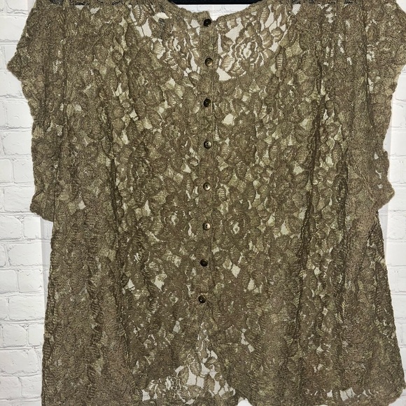 Torrid Olive Green Lace Button Back Short Sleeve Top Plus Size - Picture 3 of 3